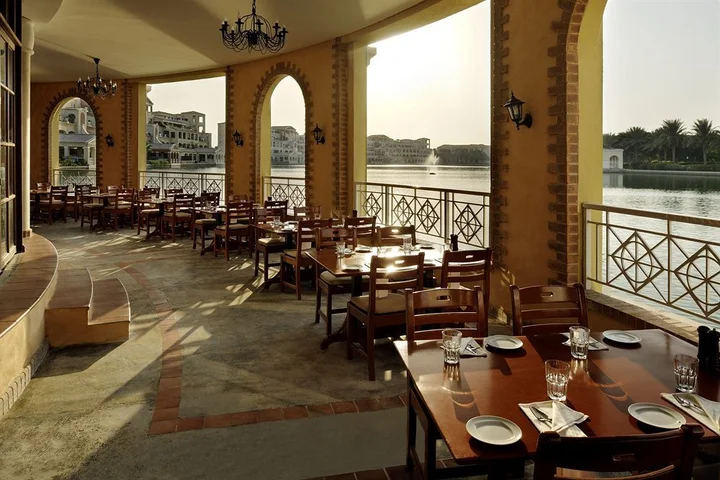 Дубай: Millennium Lakeview Residence