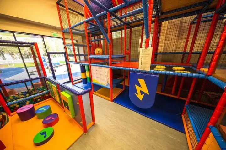 Дубай: Отель Le Méridien Mina Seyahi Beach Resort & Waterpark