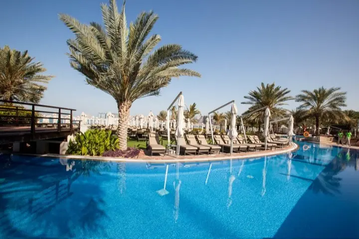 Дубай: Отель Le Méridien Mina Seyahi Beach Resort & Waterpark