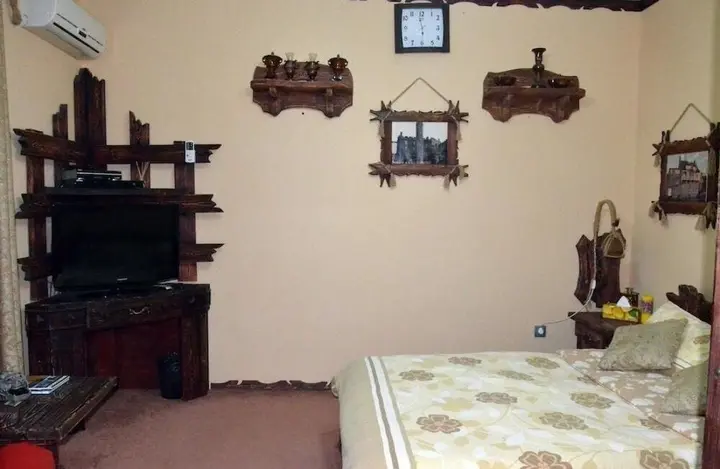 Баку: Отель Fawlty Towers