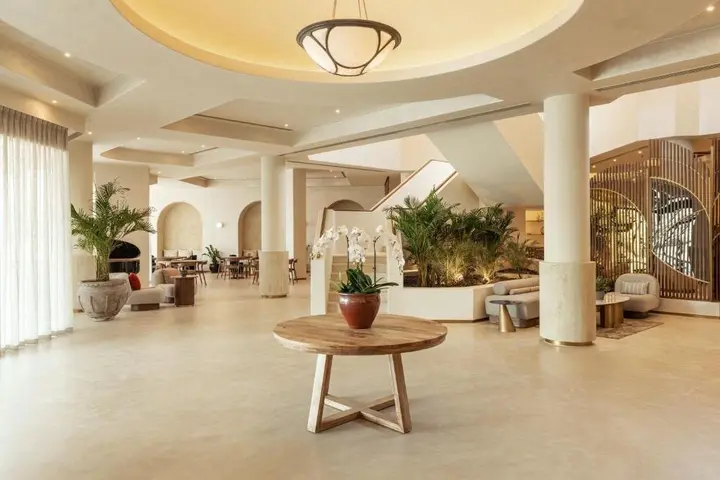 Дубай: Majestic Cove Hotel