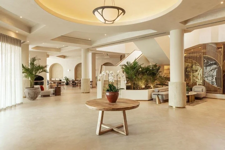 Дубай: Majestic Cove Hotel