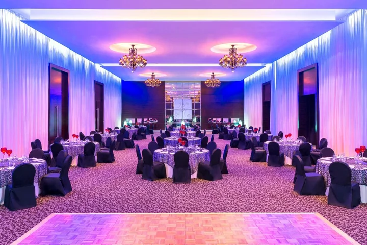 Дубай: Majestic Cove Hotel