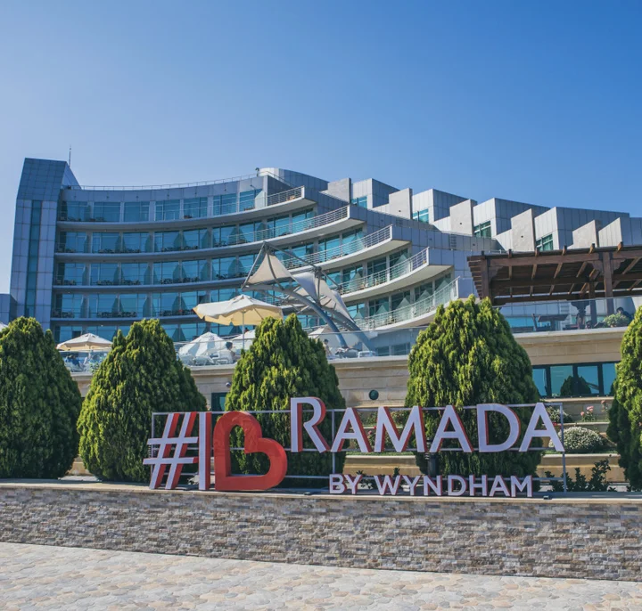 Баку: Отель Ramada Baku