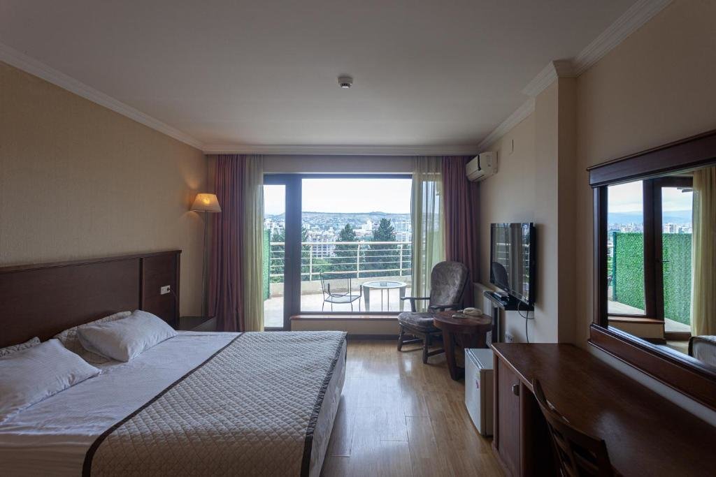 Тбилиси: Hotel Beaumonde Garden