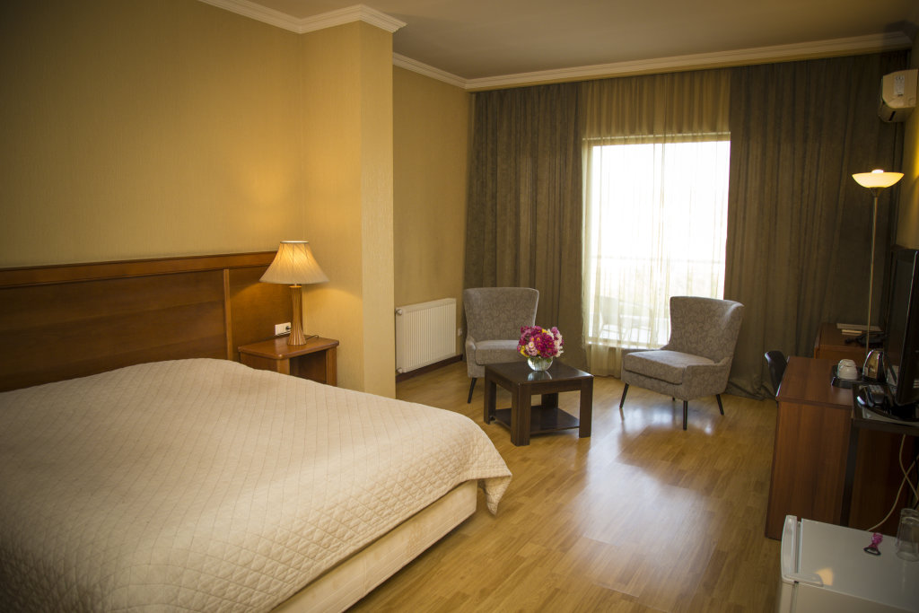 Тбилиси: Hotel Beaumonde Garden