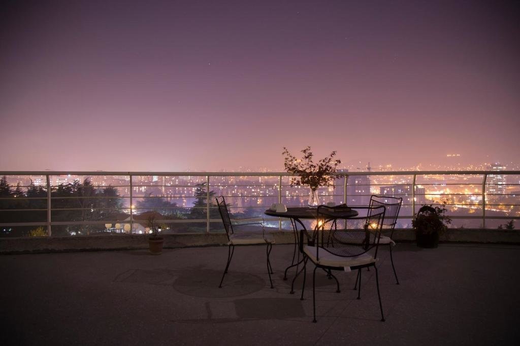 Тбилиси: Hotel Beaumonde Garden