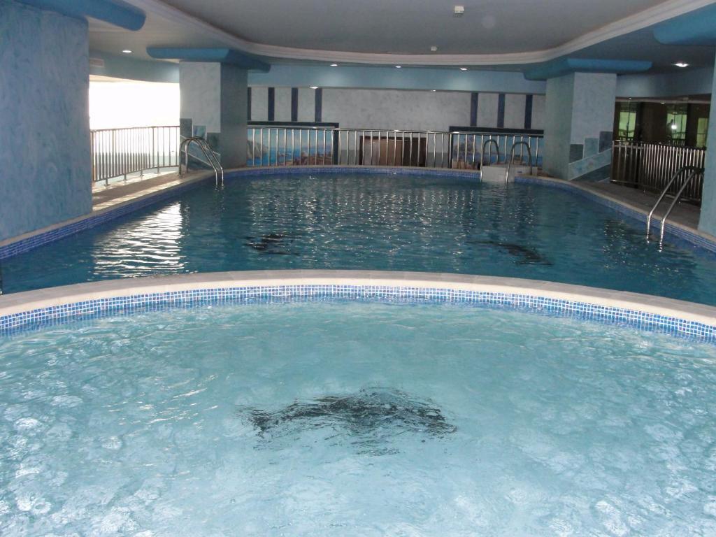 Al Bustan Tower Hotel Suites — фото 1