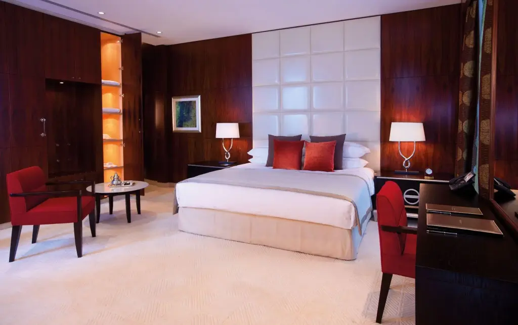 Дубай: Shangri-La Residences and Apartments