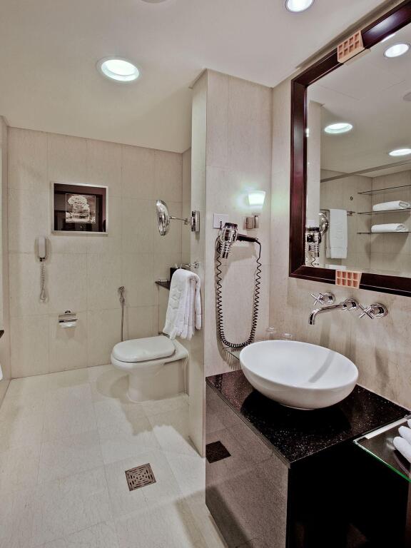 Дубай: Shangri-La Residences and Apartments