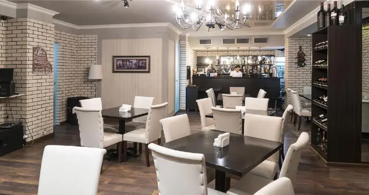 Батуми: Hotel & Cafe Batus