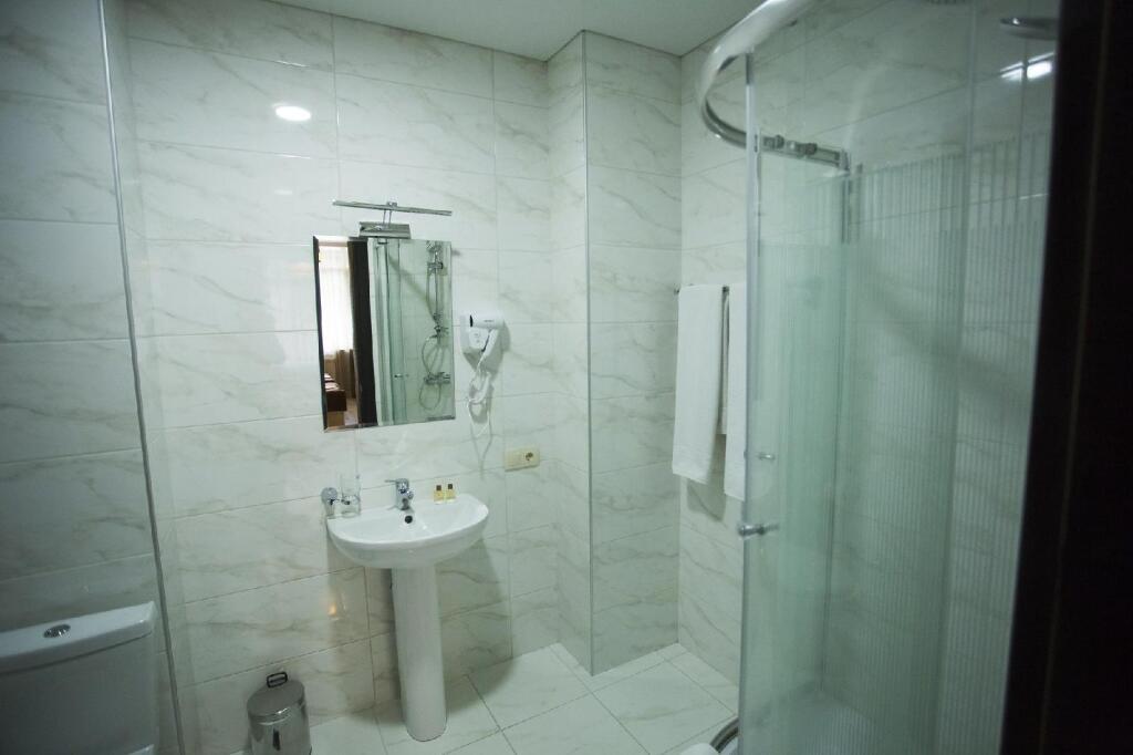 Батуми: Hotel & Cafe Batus