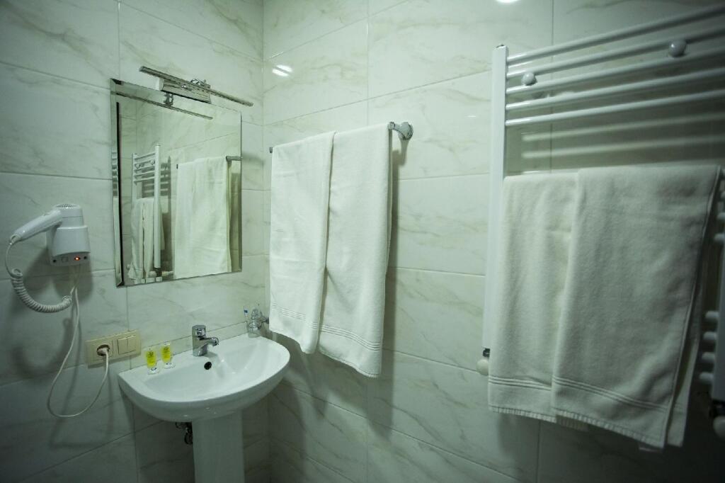 Батуми: Hotel & Cafe Batus