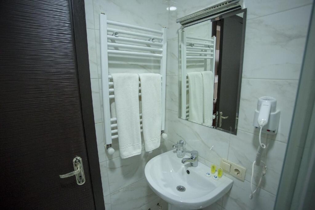 Батуми: Hotel & Cafe Batus