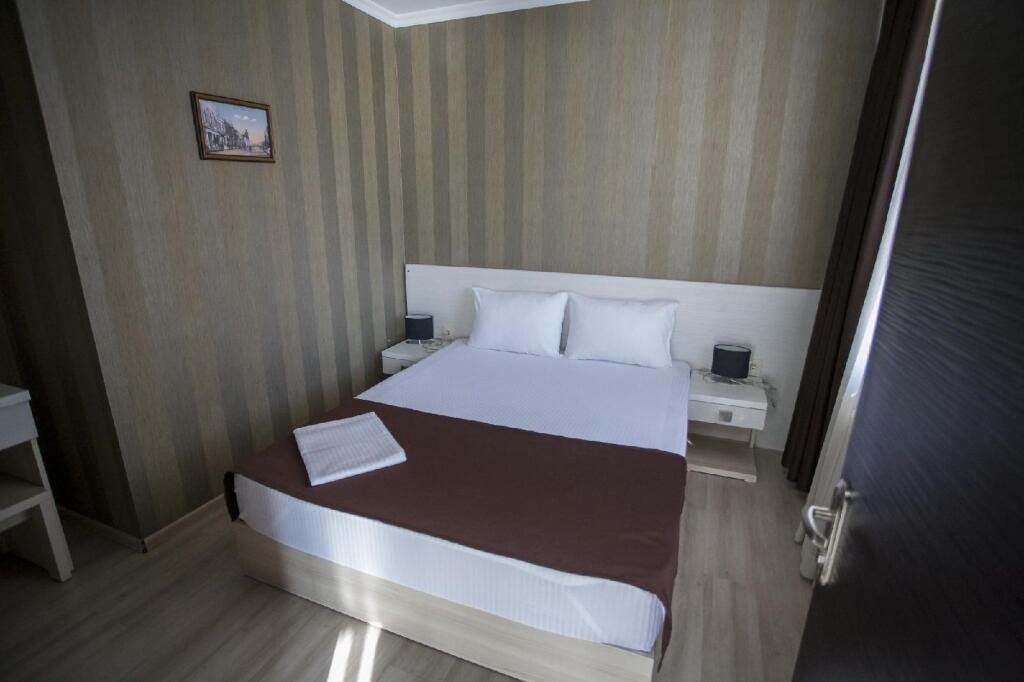 Батуми: Hotel & Cafe Batus