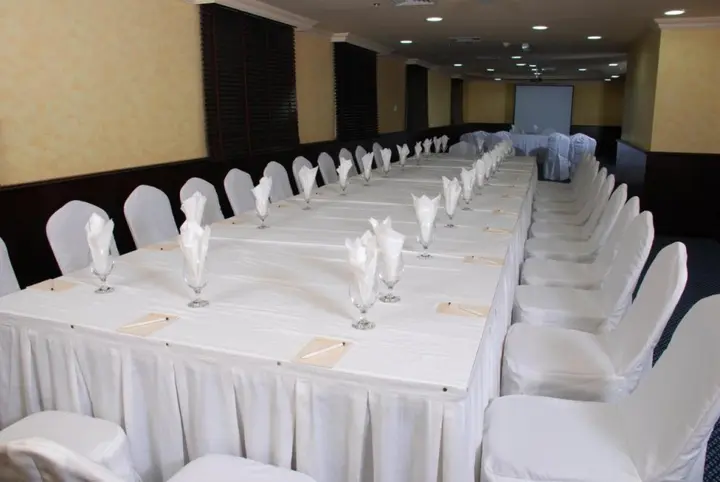 Шарджа: Al Bustan Hotel