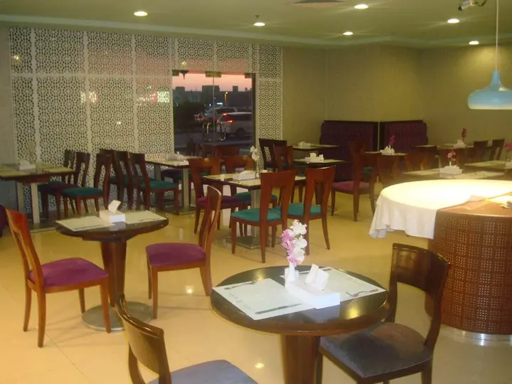 Дубай: Al Manar Grand Hotel Apartments