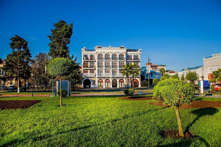Батуми: The Admiral Hotel