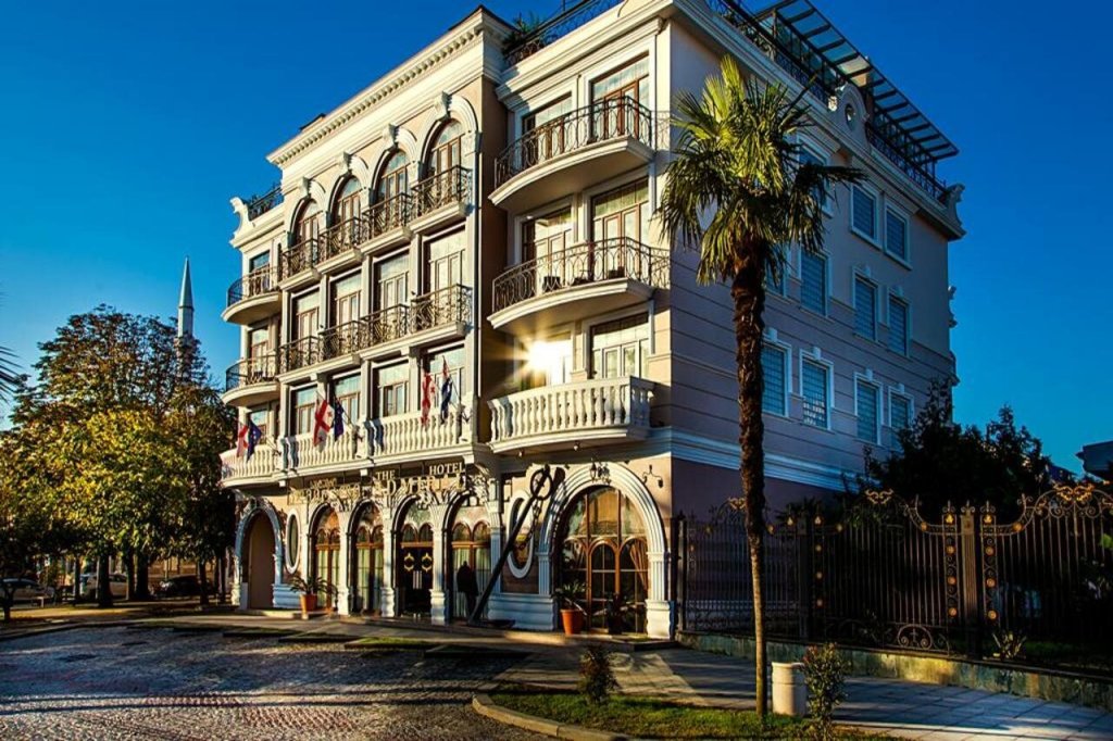 Батуми: The Admiral Hotel