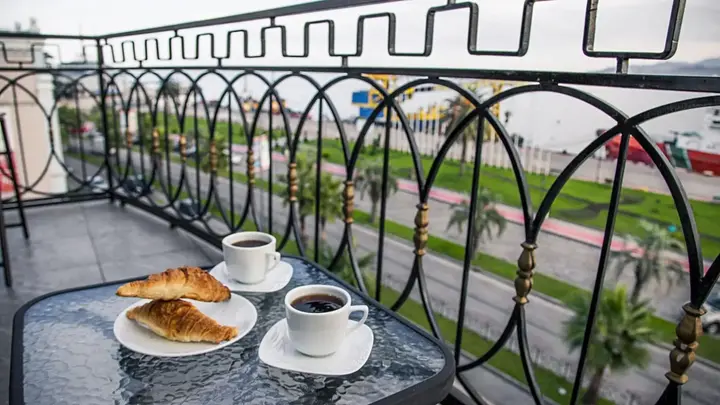 Батуми: The Admiral Hotel