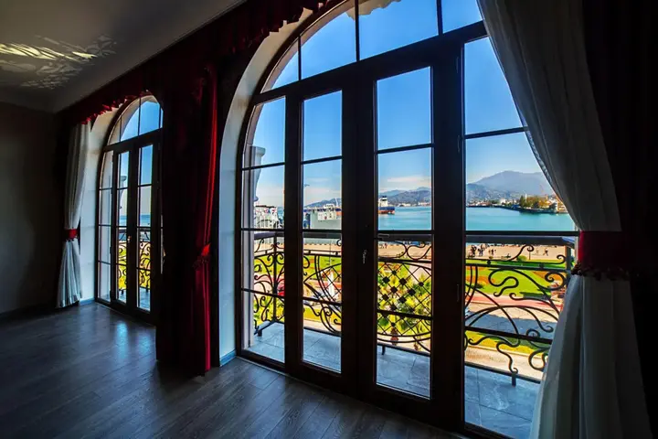 Батуми: The Admiral Hotel
