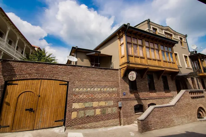 Тбилиси: Metekhis Galavani Hostel
