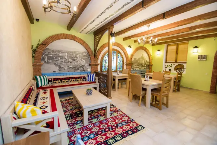 Тбилиси: Metekhis Galavani Hostel