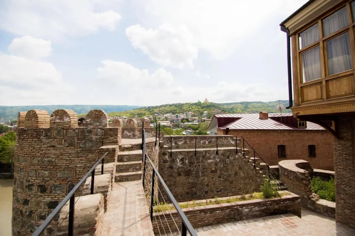 Тбилиси: Metekhis Galavani Hostel