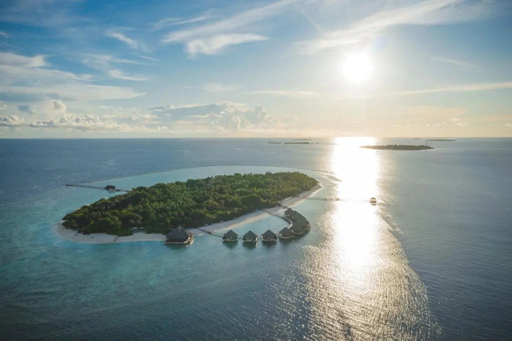 Раа Атолл: Курорт Adaaran Prestige Water Villas - with Dine around Premium All inclusive - 24 hours – 45 Minutes from Male by Seaplane