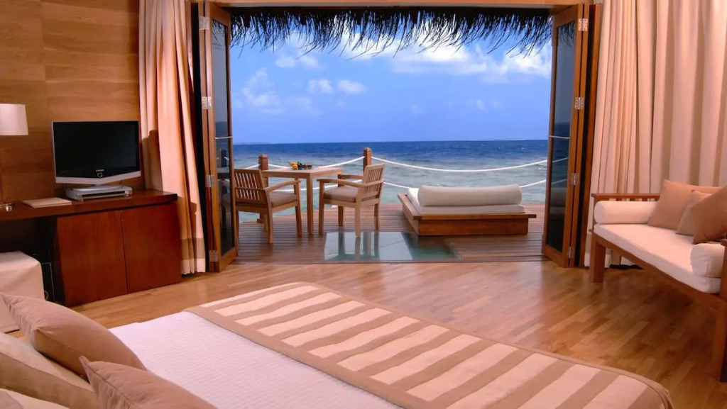 Раа Атолл: Курорт Adaaran Prestige Water Villas - with Dine around Premium All inclusive - 24 hours – 45 Minutes from Male by Seaplane