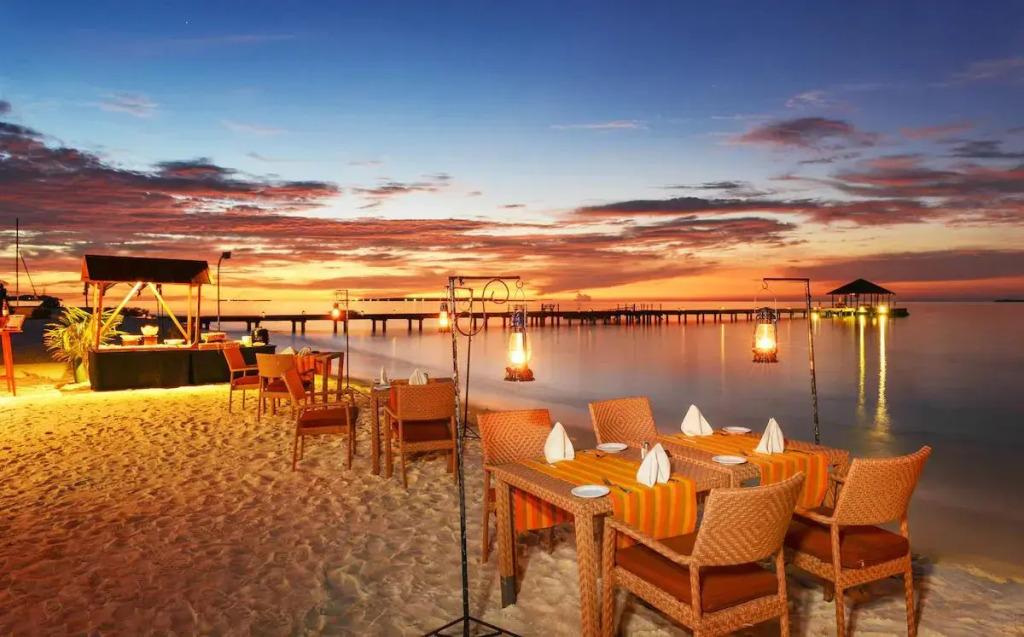 Раа Атолл: Курорт Adaaran Prestige Water Villas - with Dine around Premium All inclusive - 24 hours – 45 Minutes from Male by Seaplane