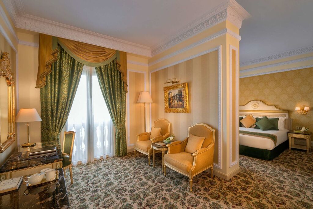 Абу-Даби: Royal Rose Abu Dhabi, a Curio by Hilton Affiliated Hotel