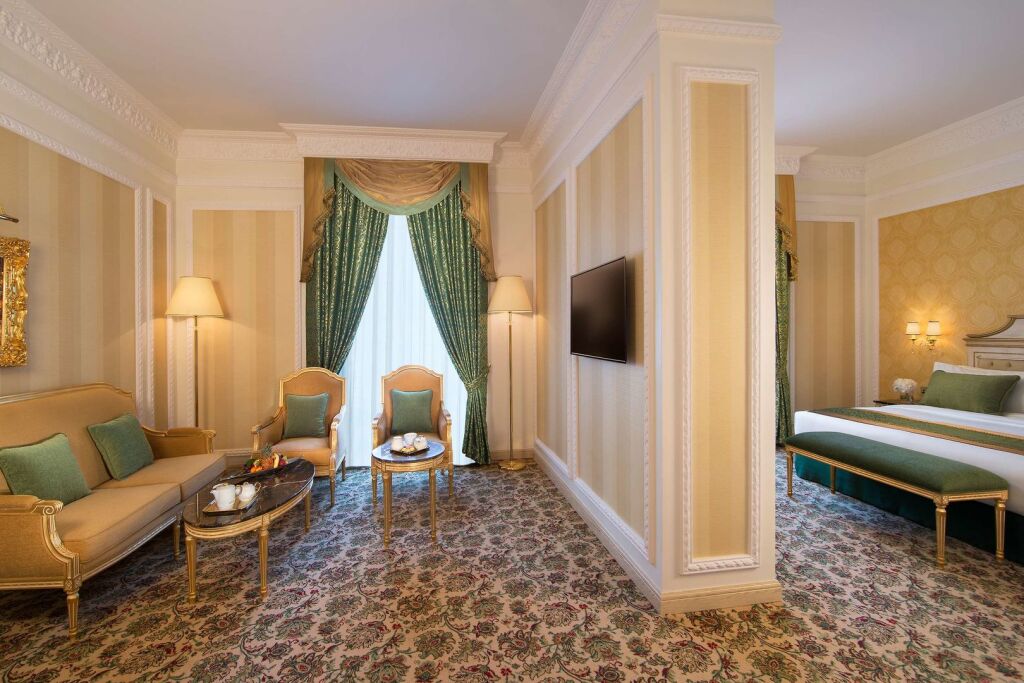 Абу-Даби: Royal Rose Abu Dhabi, a Curio by Hilton Affiliated Hotel