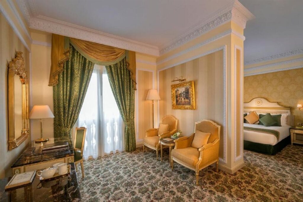 Абу-Даби: Royal Rose Abu Dhabi, a Curio by Hilton Affiliated Hotel