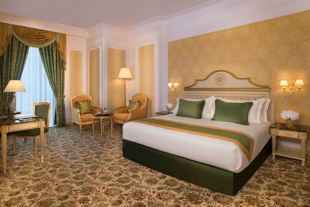 Абу-Даби: Royal Rose Abu Dhabi, a Curio by Hilton Affiliated Hotel