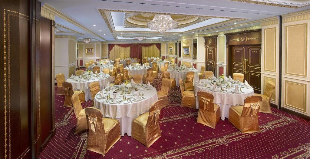 Абу-Даби: Royal Rose Abu Dhabi, a Curio by Hilton Affiliated Hotel