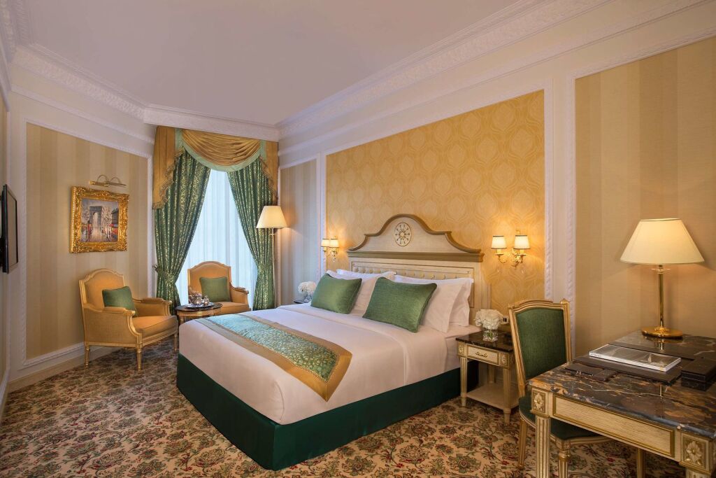 Абу-Даби: Royal Rose Abu Dhabi, a Curio by Hilton Affiliated Hotel