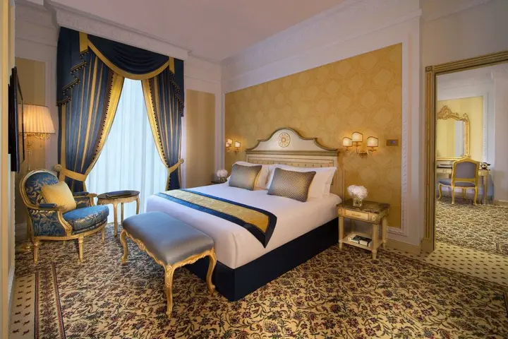 Абу-Даби: Royal Rose Abu Dhabi, a Curio by Hilton Affiliated Hotel