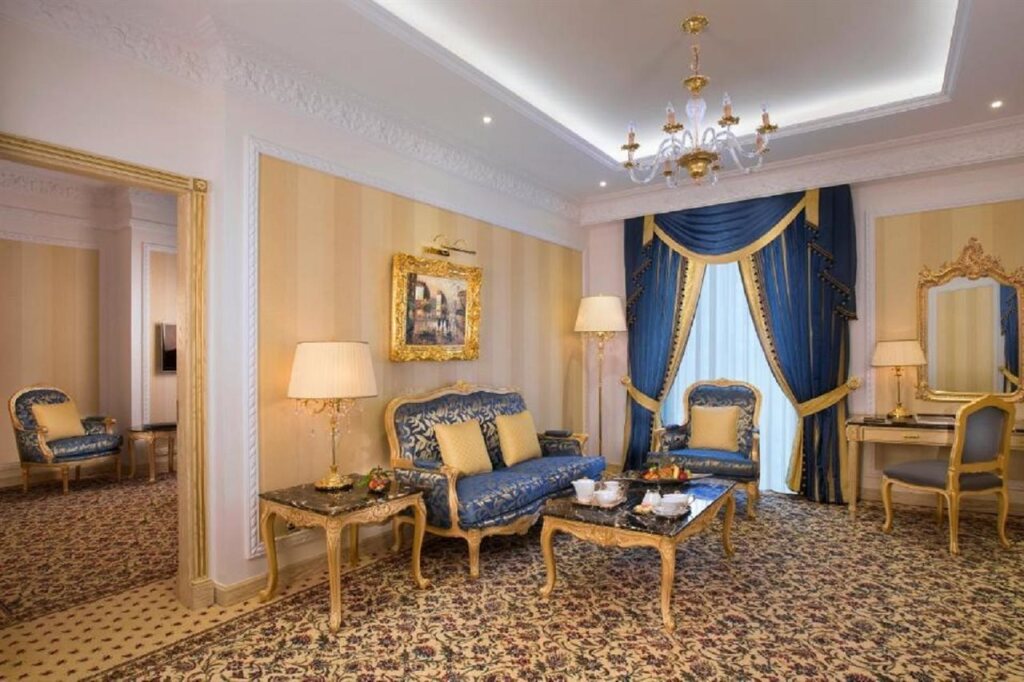 Абу-Даби: Royal Rose Abu Dhabi, a Curio by Hilton Affiliated Hotel