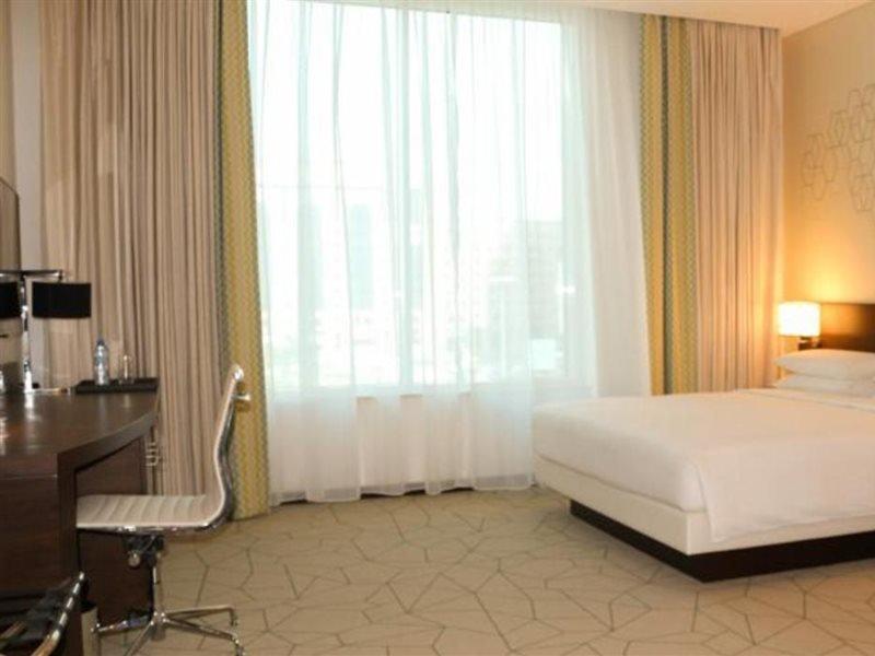 Дубай: Hyatt Place Dubai Baniyas Square