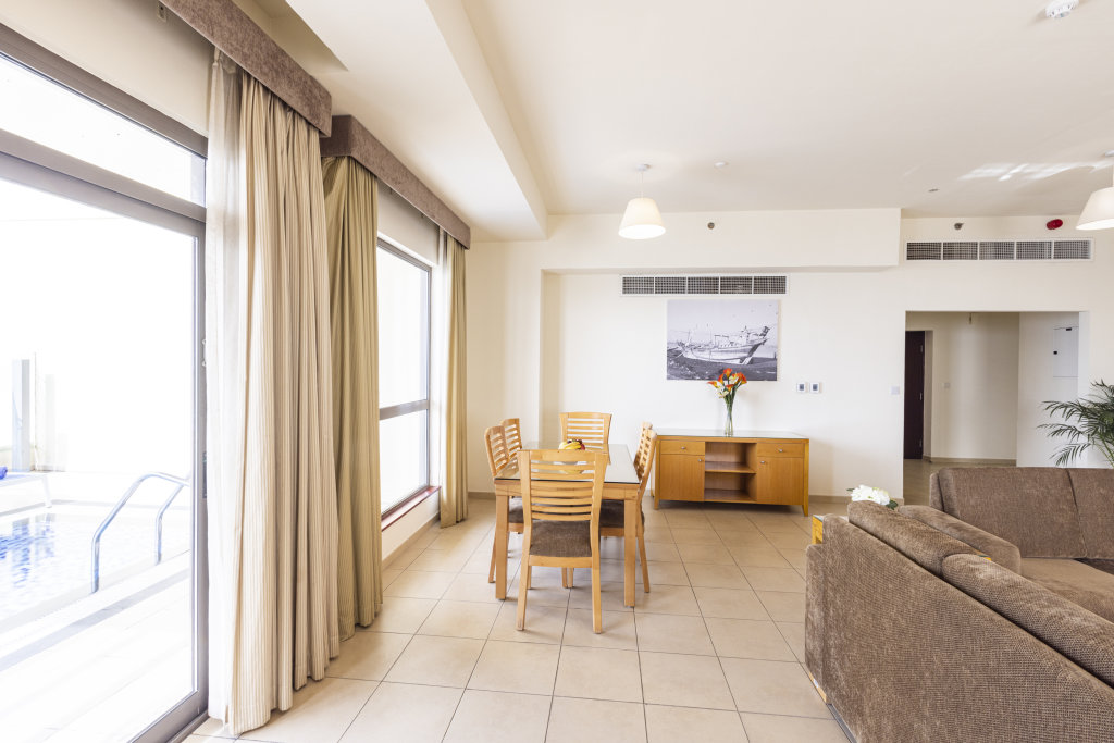 Дубай: Roda Amwaj Suites