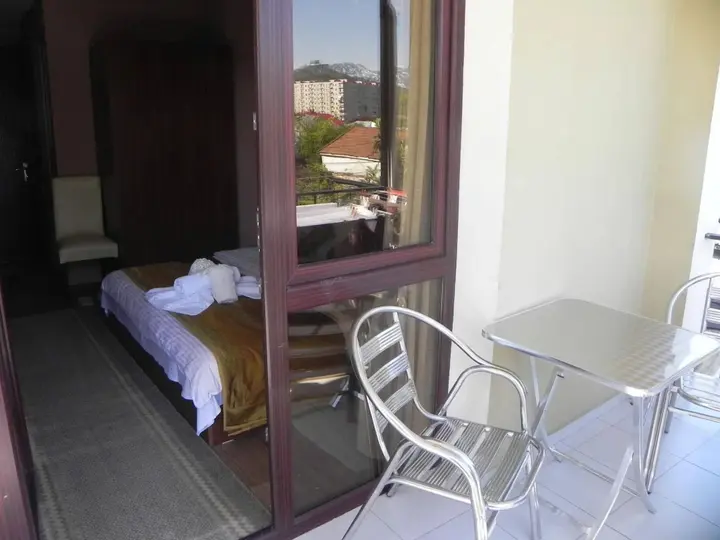Батуми: Hotel Leon