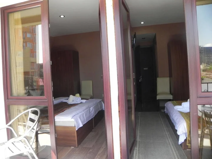 Батуми: Hotel Leon