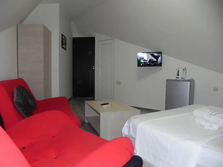 Батуми: Hotel Leon