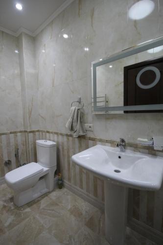 Ереван: Luxe Apartment at North Avenue