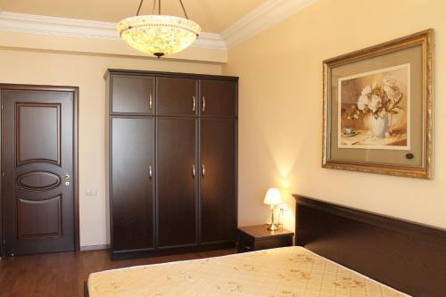 Ереван: Luxe Apartment at North Avenue