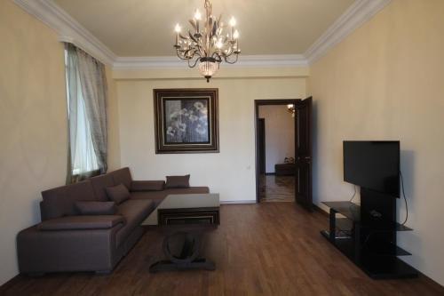 Ереван: Luxe Apartment at North Avenue