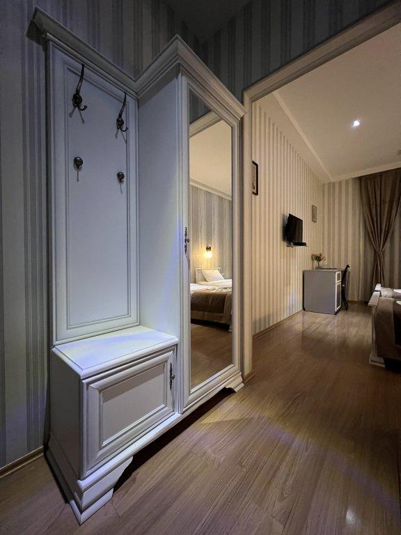 Тбилиси: Отель Granada Hotel and Restaurant