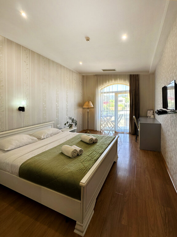 Тбилиси: Отель Granada Hotel and Restaurant