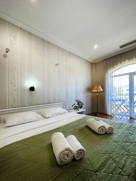 Тбилиси: Отель Granada Hotel and Restaurant
